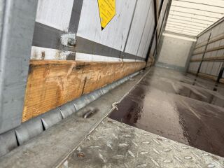 Schmitz Semitrailer Curtainsider Standard