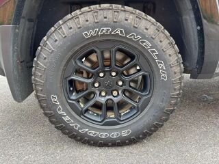 Ram 1500 Limited Night Crew Cab eTorque 5.7 V8 Hemi 395hp