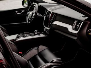 Volvo XC60 B4 AWD R-Design Mild Hybrid 2.0 145кВ