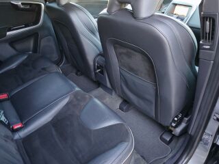 Volvo XC60 R-DESIGN AWD 2.4 D5 140kW