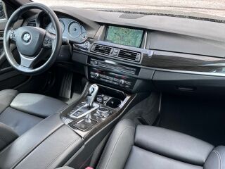 BMW 530 d xDrive Touring Luxury Edition 3.0 TwinPower Turbo 190kW