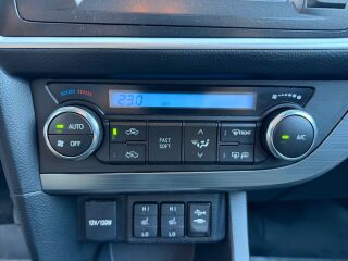 Toyota Auris 1.6 97kW