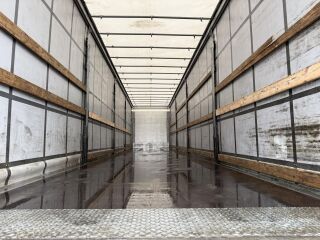 Schmitz Semitrailer Curtainsider Standard