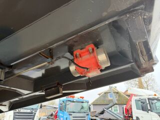 Volvo FM 340 6x2 box vibra