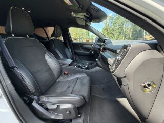Volvo XC40 R-DESIGN INTELLI SAFE PRO GEARTRONIC RECHARGE 1.5 T5 Twin-Engine PLUG-IN-HYBRID 60 + 132kW