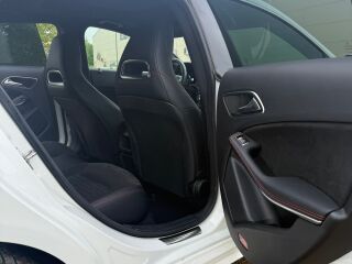 Mercedes-Benz CLA 220 2.0 135kW