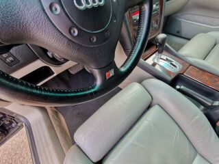 Audi A8 QUATTRO 4X4 3.7 V8 169kW