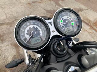Triumph Speed Twin parallel twin Liquid cooled  8 valve  SOHC  270  crank angle parallel twin 71кВ