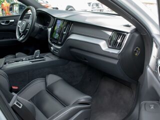 Volvo XC60 AWD R-Design Intelli SAFE Wntr 2.0 B5 AWD MHEV KERS Kerghübriid 183kW