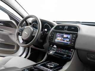 Jaguar XE 20d Pure 2.0 120kW