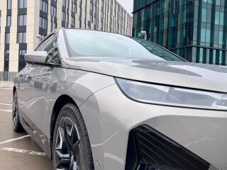 BMW iX xDrive 40 Sportpakett 102кВ