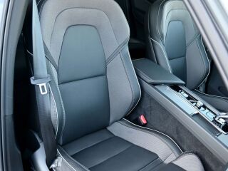 Volvo XC60 AWD H&K DARK PLUS INTELLI MY25 2.0 T6 Plug-in LONG RANGE 293kW