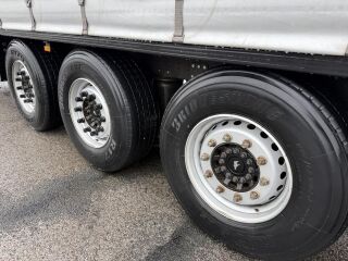 Schmitz Semitrailer Curtainsider Standard