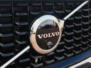 Volvo XC60 AWD ULTIMATE DARK 145кВ