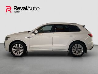 Volkswagen Touareg R-Line 4-Motion 3.0 V6 210кВ