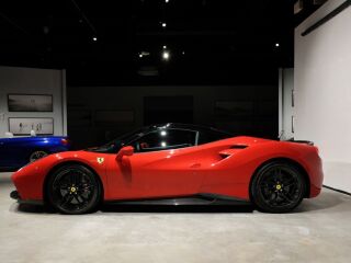 Ferrari 488 3.9 493kW
