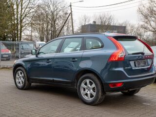 Volvo XC60 D4 Momentum AWD 2.4 120kW