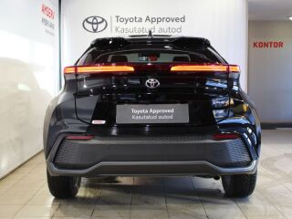 Toyota C-HR Premiere Edition Plug-in Hybrid 2.0 111кВ