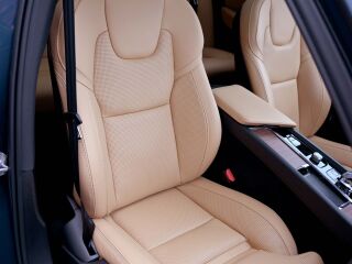 Volvo XC60 AWD B&W XENIUM INTELLI PRO 2.0 T8 Plug-in LONG RANGE 335кВ