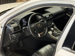 Lexus IS 300h 2.5 133kW