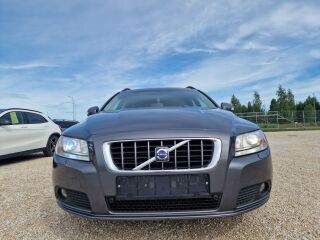 Volvo V70 MOMENTUM 2.4 R5 D5 136kW
