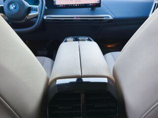 BMW iX xDrive 40 240кВ