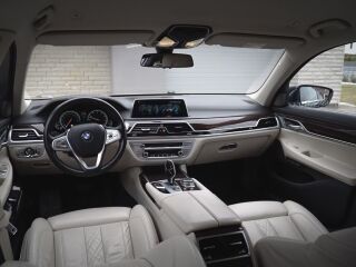 BMW 750 xDrive 4.4 V8 TwinPower Turbo 330kW
