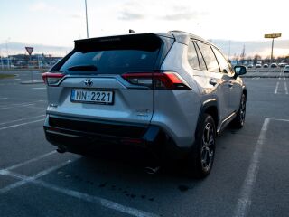 Toyota RAV4 Premium 2.5 221kW