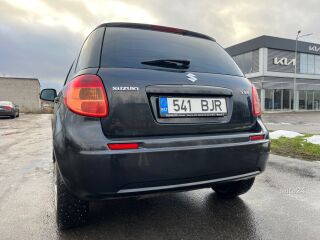 Suzuki SX4 Laxery edition 1.5 R4 16v 82kW