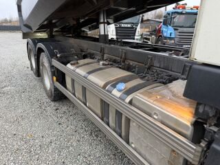 Volvo FM 340 6x2 box vibra