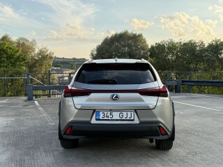 Lexus UX 250h 2.0 112кВ