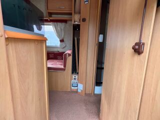 Swift Charisma560