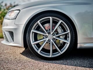 Audi RS 4 V8 Bang&amp;amp;Olufsen 4.2 331кВ