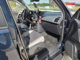 Toyota Land Cruiser SUV 4WD Black Edition 2.8 D-4D 150кВ