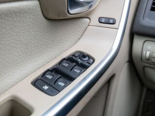 Volvo XC60 D4 Momentum AWD 2.4 120kW