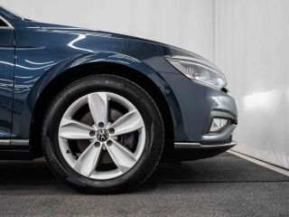 Volkswagen Passat Elegance 2.0 147кВ