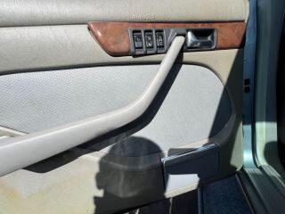 Mercedes-Benz S 560 SEL 5.6 V8