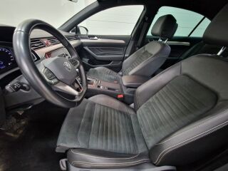Volkswagen Passat Executive IQ LIGHT Maatriks 2.0 TDI 110kW