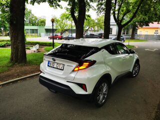 Toyota C-HR Luxury Plus NAVI Crossover FL Hybrid FWD 1.8 Dynamic Force Elekter 37 kW + 72kW