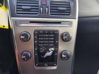 Volvo XC60 MOMENTUM 2.0 R5 D3 120кВ