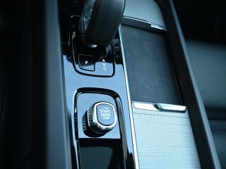 Volvo XC60 AWD T6 H&K BRIGHT PLUS XENIUM PRO INTELLI SAF 2.0 T6 Long Range Plug-in 293кВ