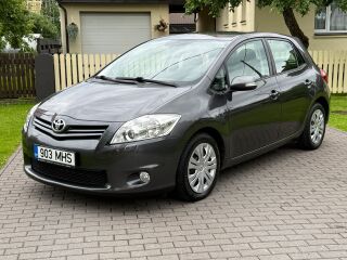 Toyota Auris Linea Sol 1.6 97кВ