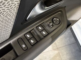 Citroen C4 X Shine PureTech 130 AT8 1.2 96kW