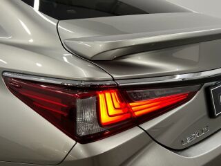 Lexus ES 300h 2.5 131kW