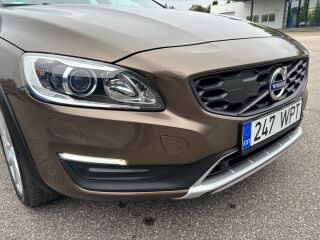 Volvo V60 Cross Country AWD SUMMUM 2.4 R5 140kW