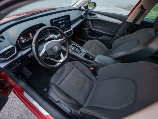 SEAT Leon Plug In Hybrid  FR-Package  Desire Red 150kW