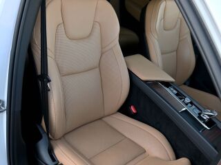 Volvo XC60 AWD B&W 4C LUXURY+ ULTRA DARK XENIUM INTELLI  2.0 T6 Plug-in Twin engine LONG RANGE 293kW
