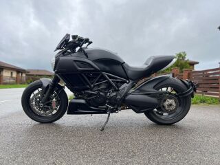 Ducati Diavel Carbon Dark 1198 L2 4 takti DOHC 114kW