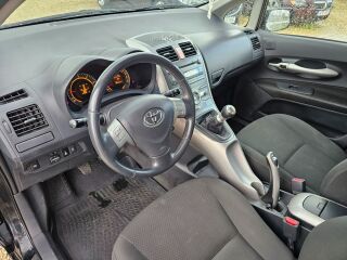 Toyota Auris 2.2 130kW