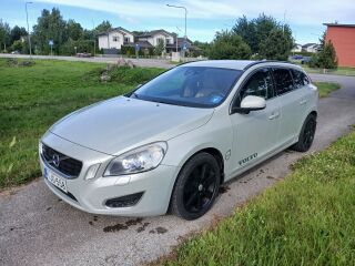 Volvo V60 D3 Momentum 2.0 R5 120кВ